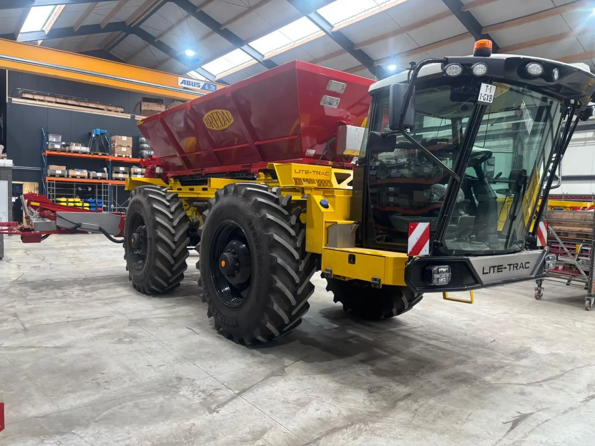 <small>Univerzálne riešenie</small>Samohybný nosič<br>nadstavieb